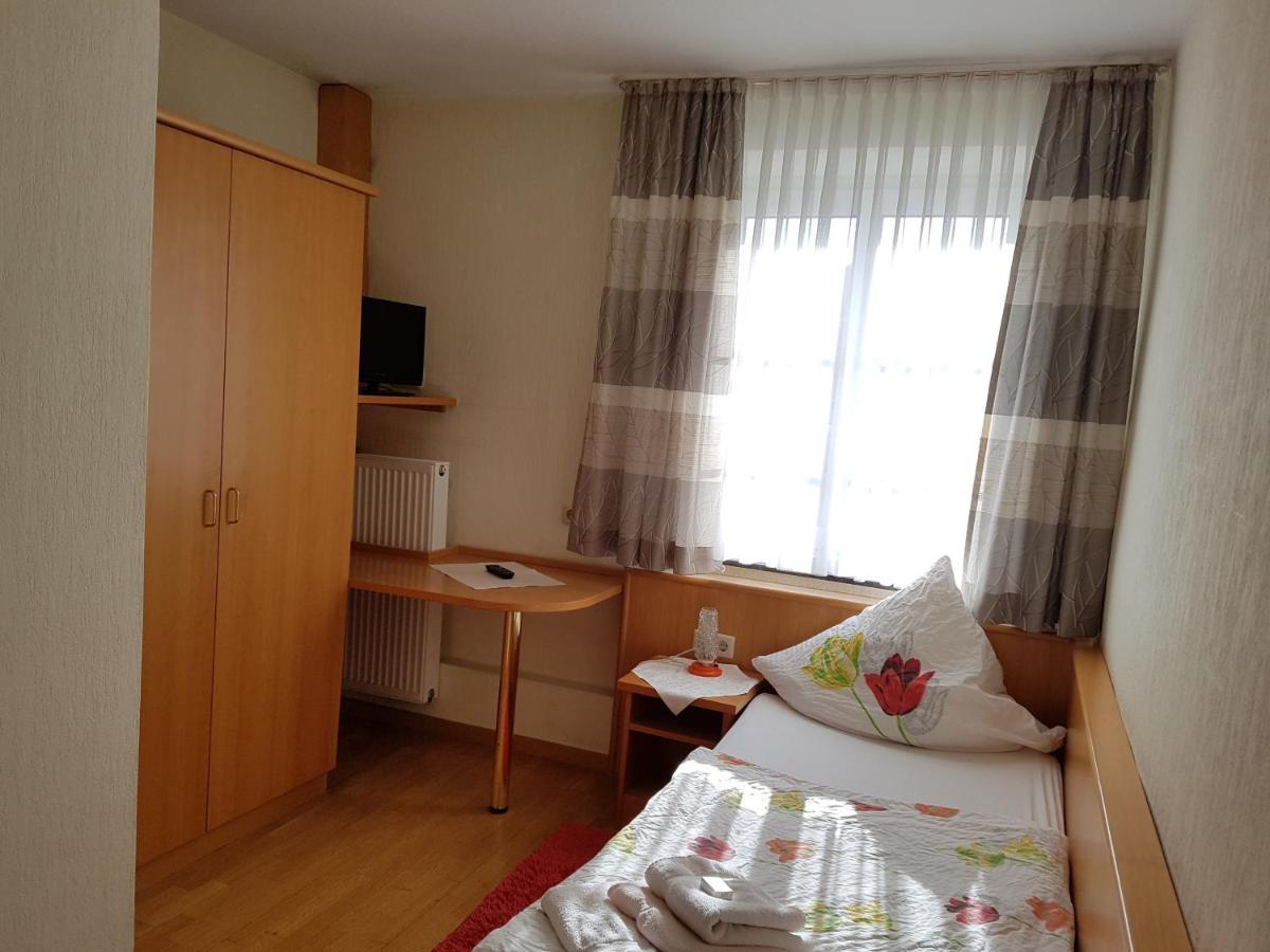 Hotel Pension Haus Pooth Wesel  Exterior photo